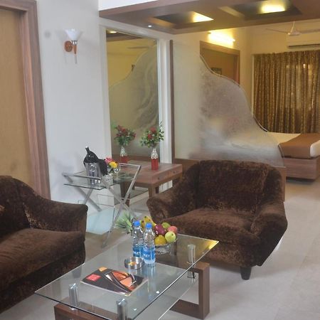 Hotel Plaza Мумбай Екстериор снимка