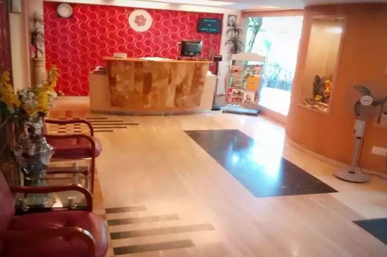 Hotel Plaza Мумбай Екстериор снимка