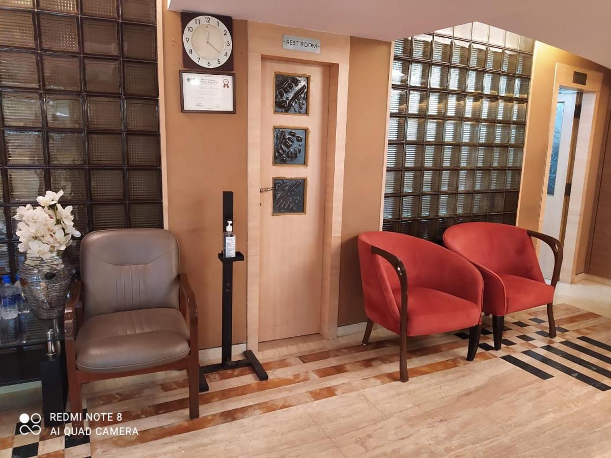 Hotel Plaza Мумбай Екстериор снимка
