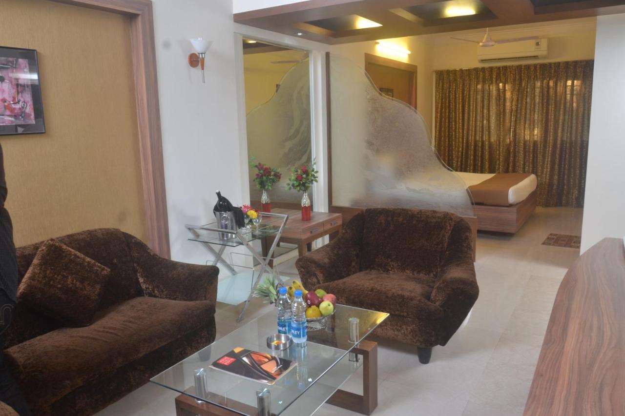 Hotel Plaza Мумбай Екстериор снимка