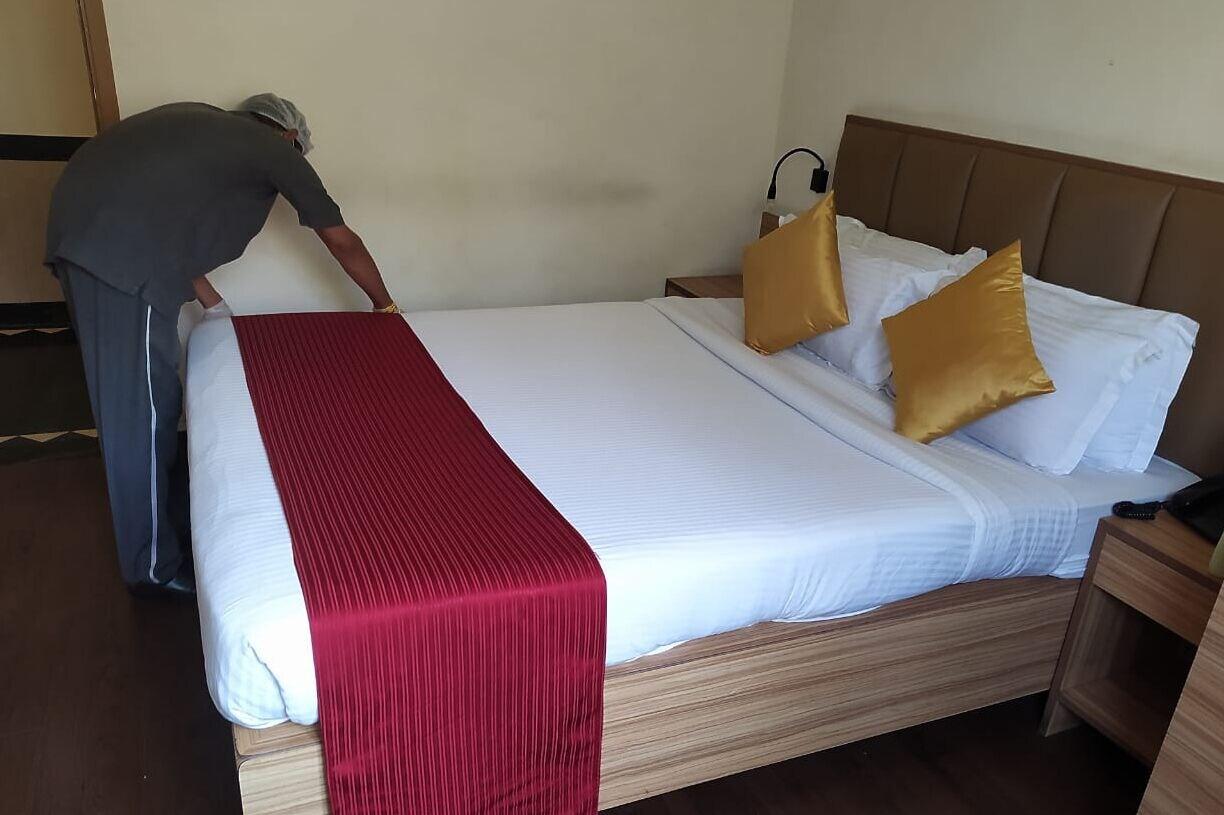 Hotel Plaza Мумбай Екстериор снимка