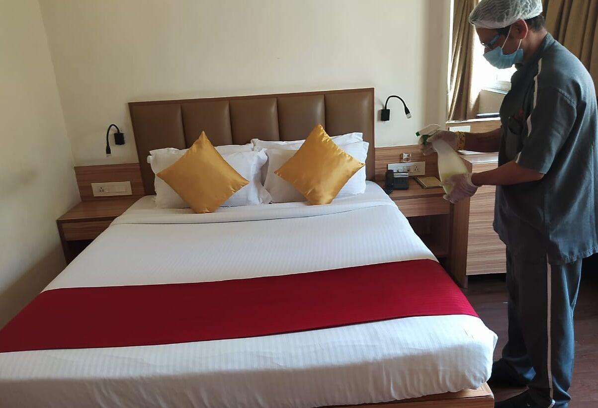 Hotel Plaza Мумбай Екстериор снимка