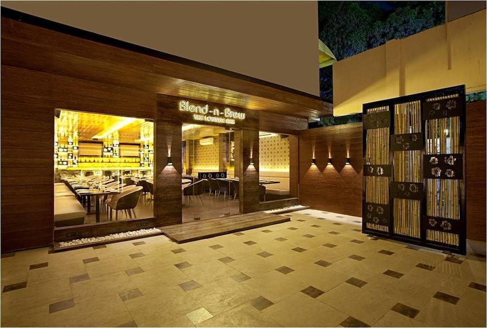 Hotel Plaza Мумбай Екстериор снимка
