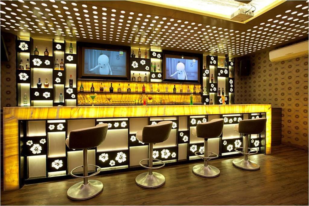 Hotel Plaza Мумбай Екстериор снимка
