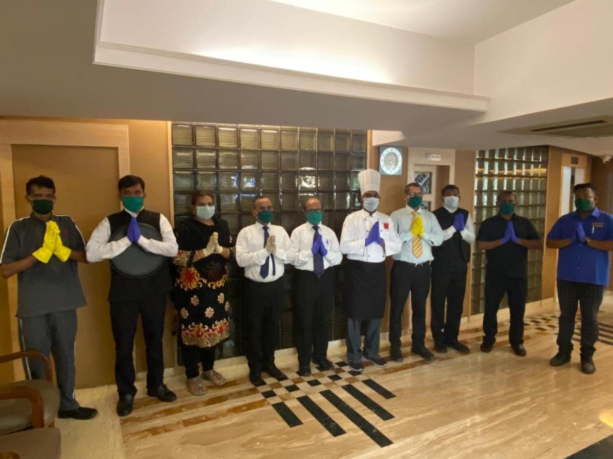 Hotel Plaza Мумбай Екстериор снимка
